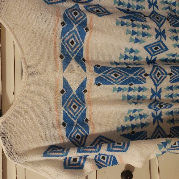 Aztec Top - Picture 7 of 7